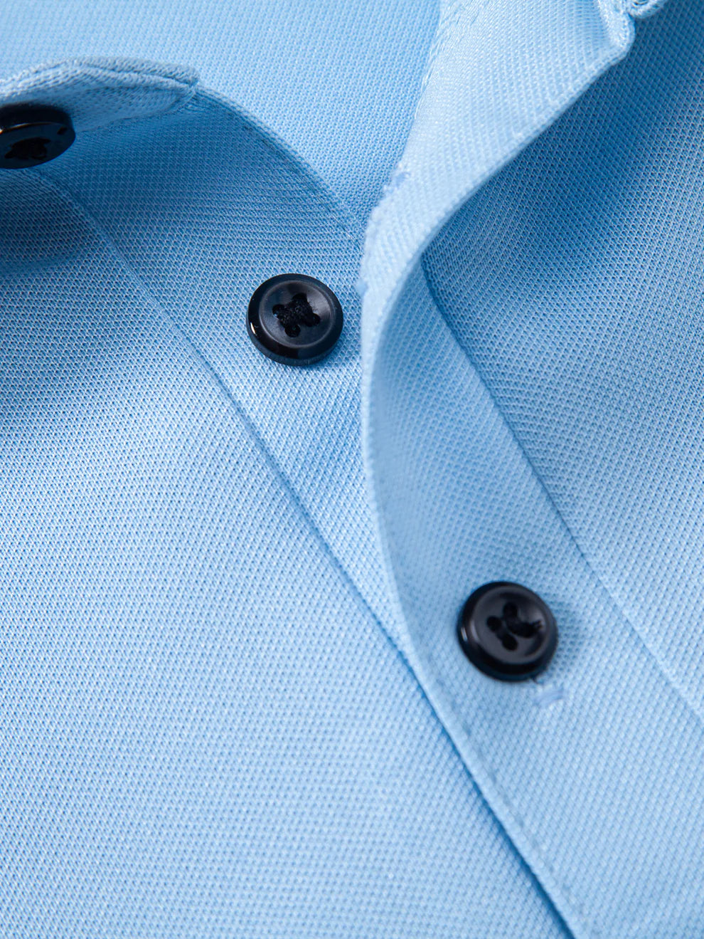 Polo con cuello a rayas en contraste