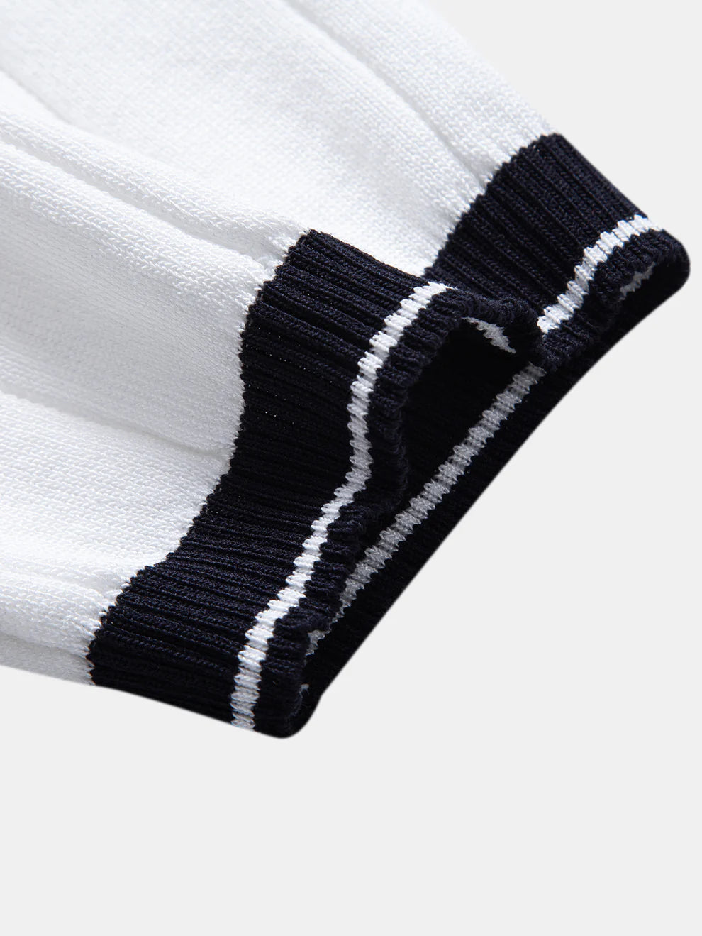 Polo de punto con cuello Johnny acanalado y ribete en contraste & pantalones ajustados de pierna cónica